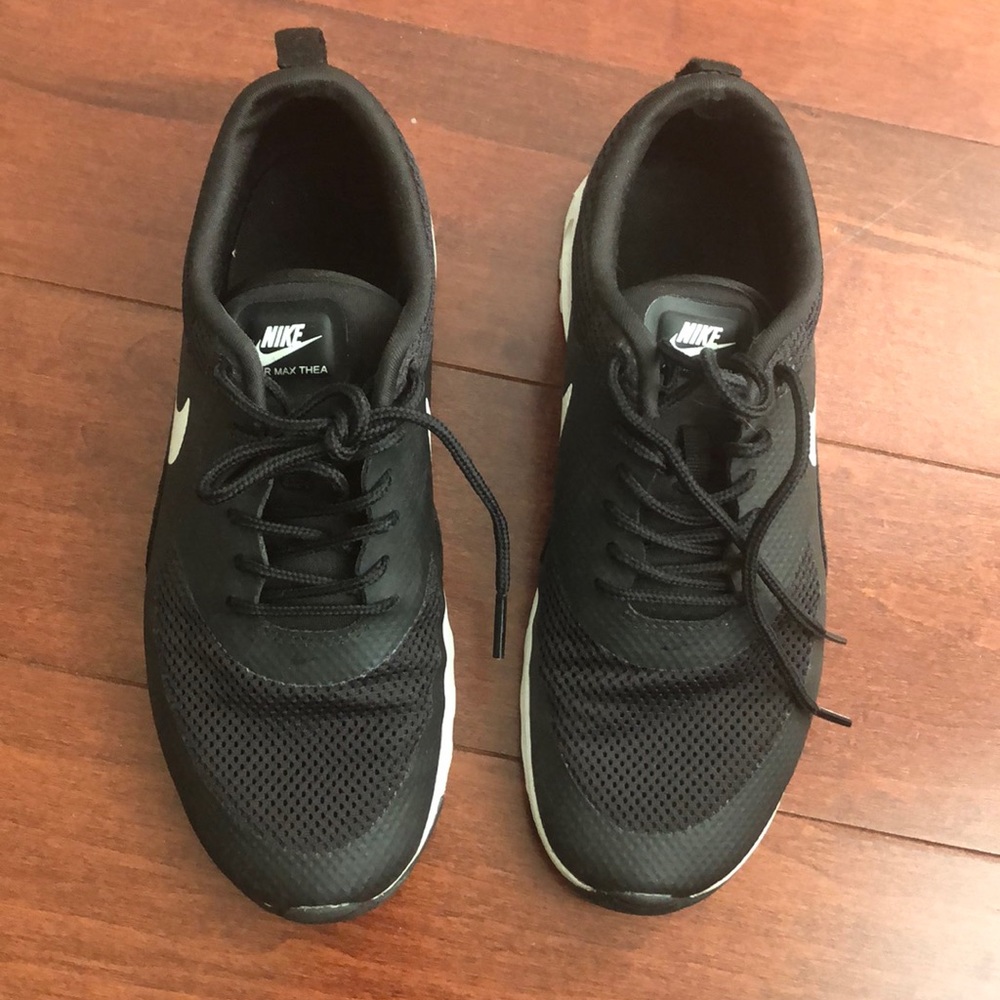black nike air max thea